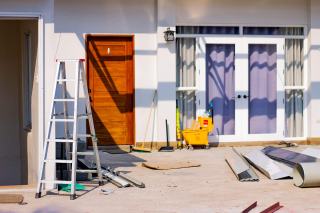Artisan qui abandonne le chantier : quels recours ?