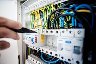 Prix mise aux normes électrique, ce que change le tableau
